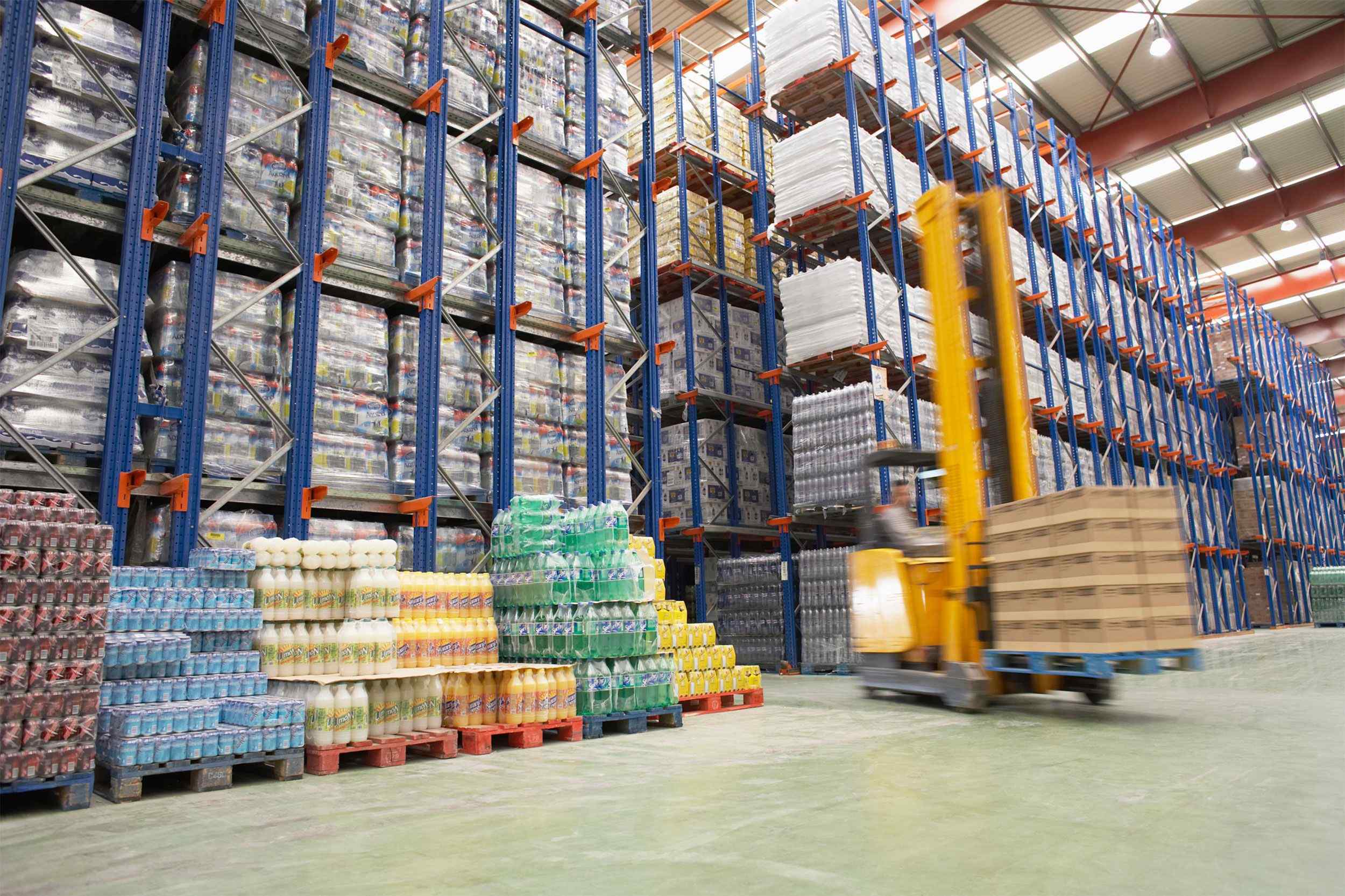 https://royalgatecourier.com/wp-content/uploads/2015/09/Warehouse-and-lifter.jpg