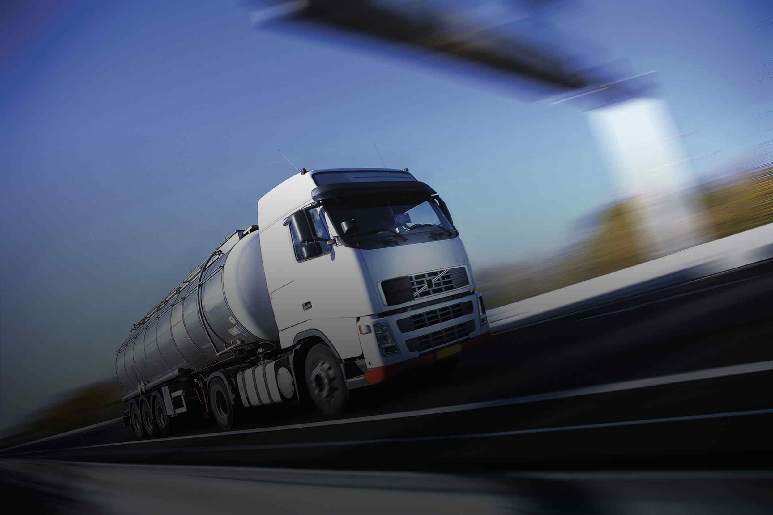 https://royalgatecourier.com/wp-content/uploads/2015/09/White-Truck-single.jpg